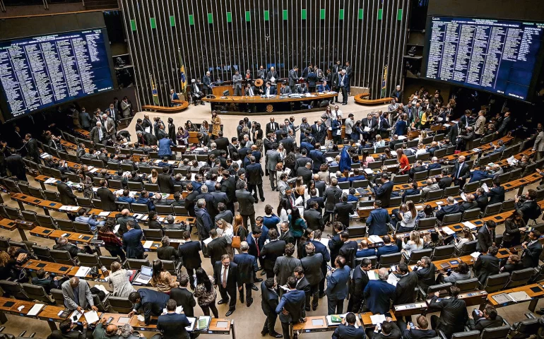 camara-dos-deputados-plenario